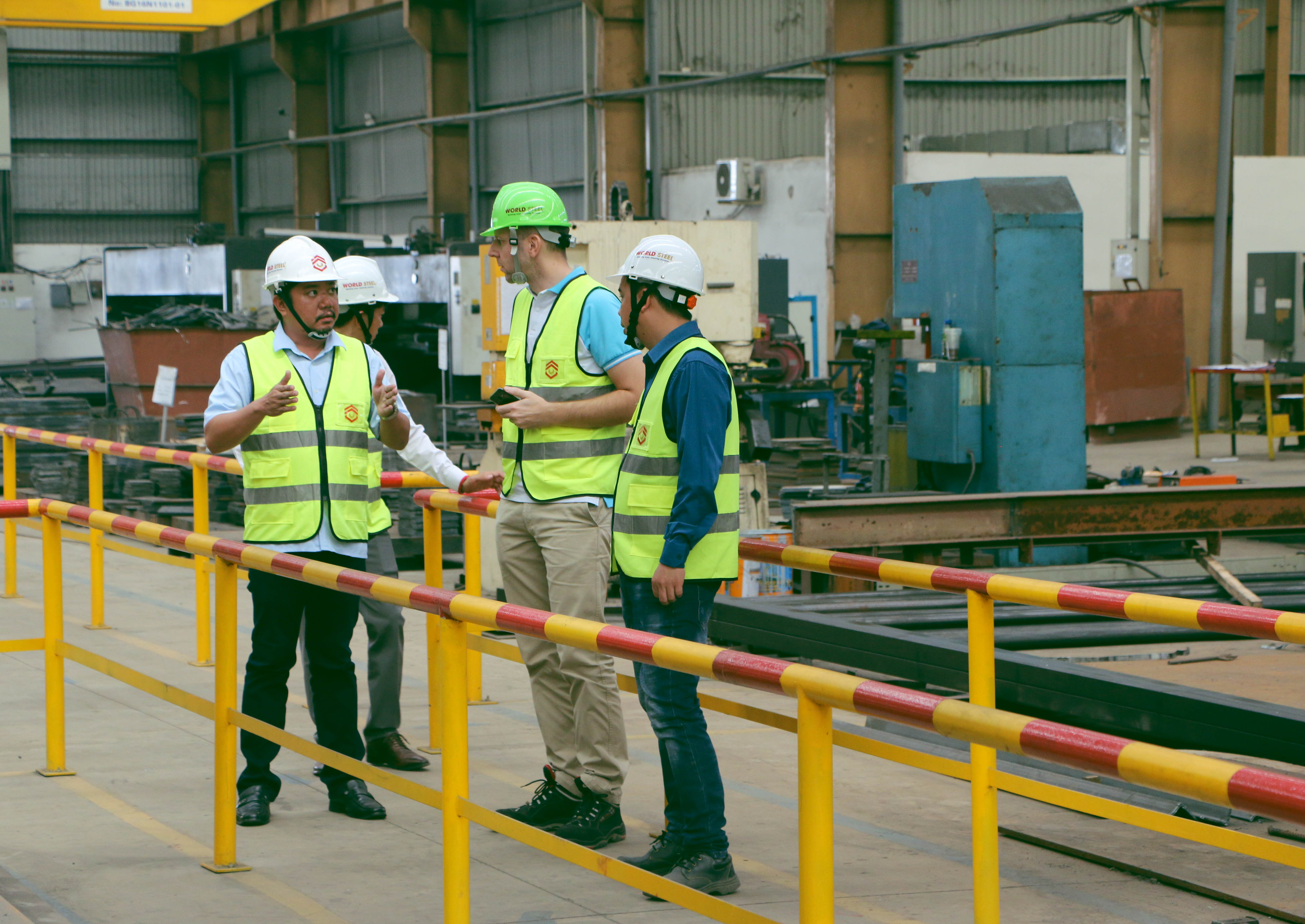Các khách hàng nước ngoài đến quan nhà máy WorldSteel Group